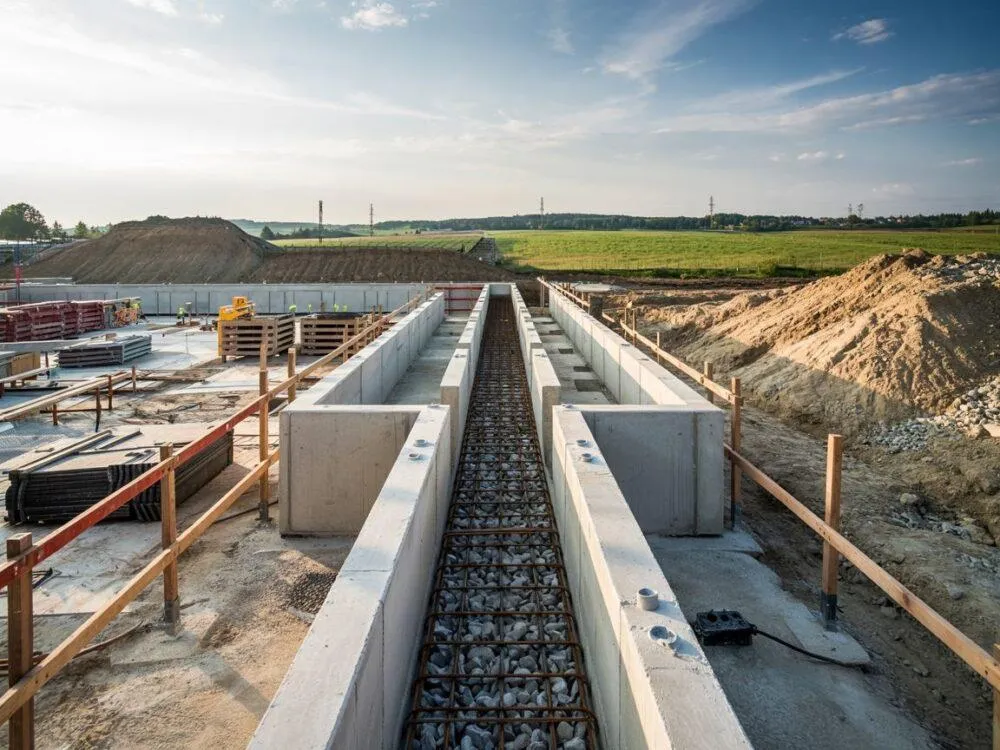 Zdjęcie Jak zrobić fundament pod ogrodzenie - uniknij najczęstszych błędów