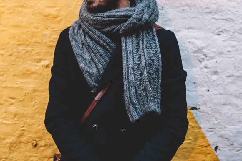 Zdjęcie Jak zakładać szalik męski, aby wyglądać stylowo i czuć się komfortowo