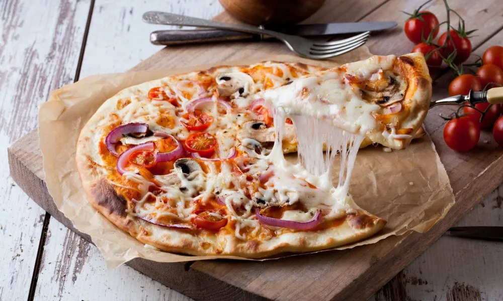Zdjęcie Jakie są wymiary dużej pizzy w Pizza Hut? Sprawdź rozmiary!