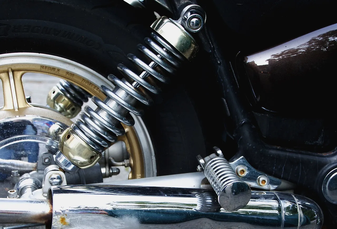 Zdjęcie Jaki olej do amortyzatorów motocyklowych? Wybierz najlepszy dla swojego sprzętu