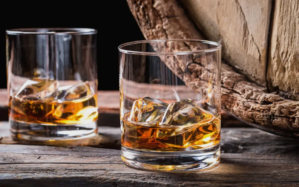 Zdjęcie Brandy czy whisky: odkryj kluczowe różnice i wybierz lepiej
