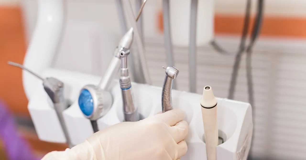 Zdjęcie Dentysta może wystawić L4? Sprawdź, kiedy i jak to działa