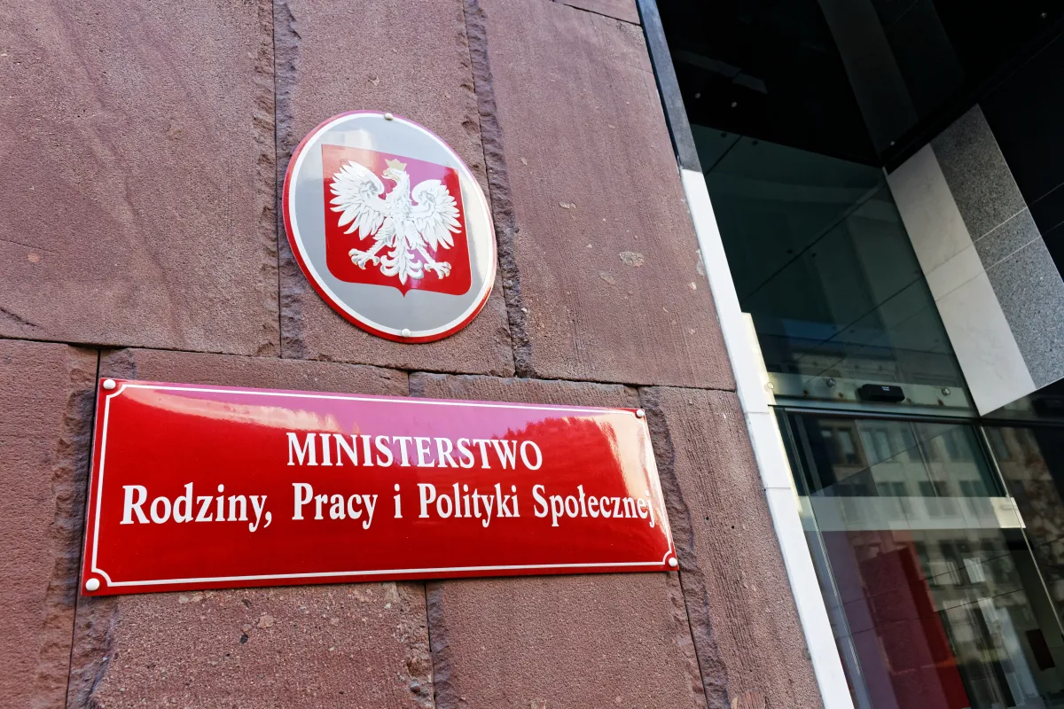 Zdjęcie Ile godzin na stażu? Sprawdź maksymalne limity pracy dla stażystów