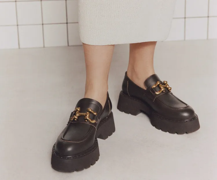 Zdjęcie Buty na platformie - modny trend czy przeżytek? Sprawdź fakty