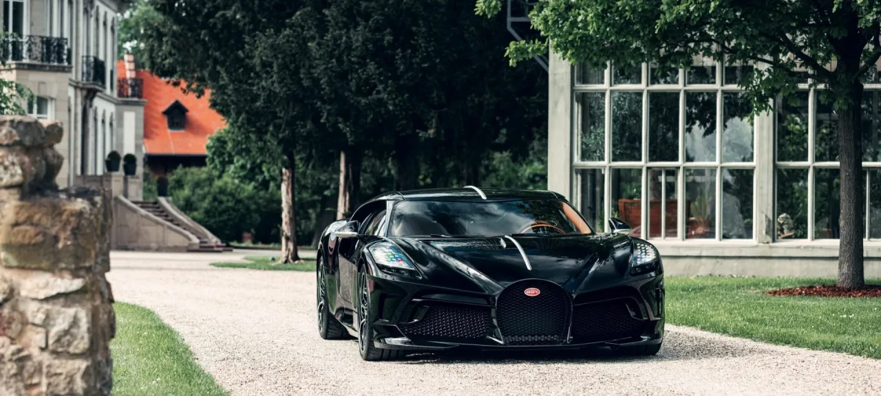 Zdjęcie Bugatti La Voiture Noire - 1500 koni i niesamowite osiągi