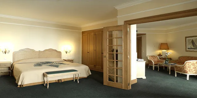 Zdjęcie Czym się różni hotel 4-gwiazdkowy od 5? Odkryj kluczowe różnice