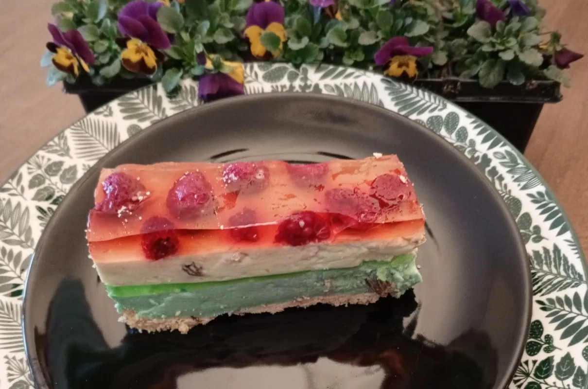 Zdjęcie Ile galaretek na 1 kg sera do sernika na zimno, aby idealnie stężał?
