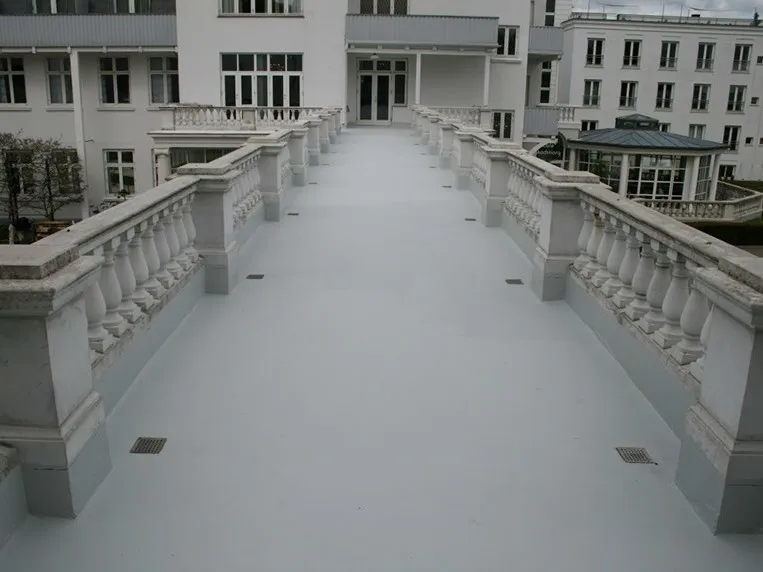 Zdjęcie Czym pomalować balkon? Najlepsze farby, które przetrwają warunki atmosferyczne
