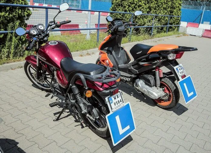 Zdjęcie Co to jest motorower? Poznaj cechy i przepisy dotyczące pojazdu