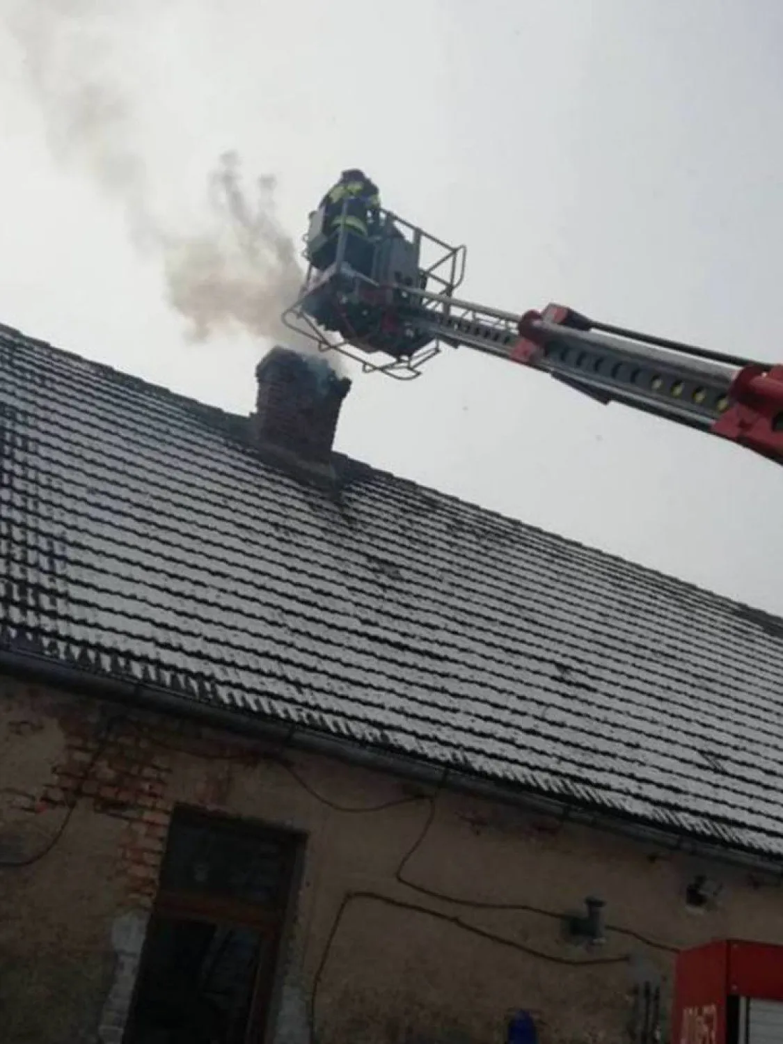 Zdjęcie Dlaczego zapalają się sadze w kominie? Przyczyny, zagrożenia i jak temu zapobiec