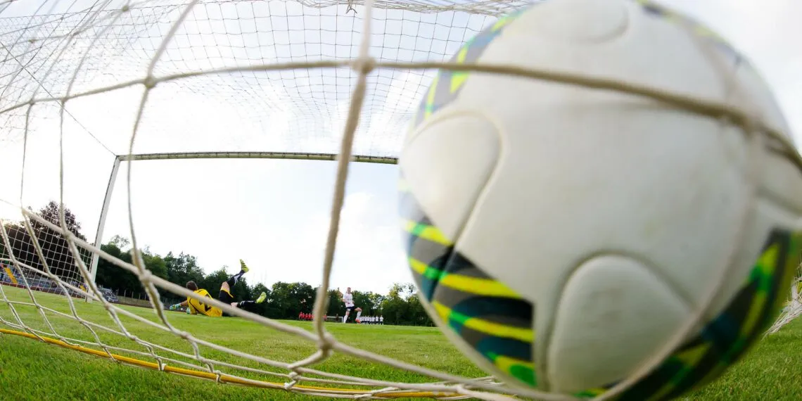 Zdjęcie Jakim rozmiarem piłki grają piłkarze? Sprawdź normy FIFA i różnice w rozmiarach
