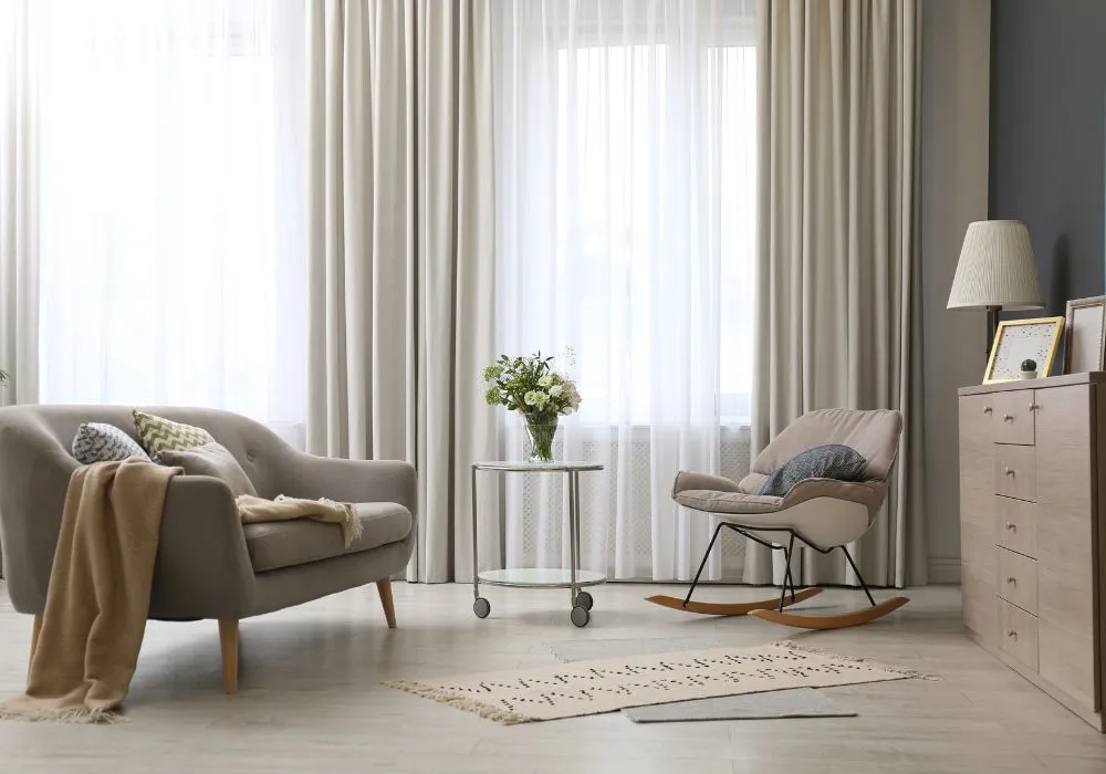 Zdjęcie Karnisz na okno czy na całą ścianę – poznaj kluczowe różnice i wybór