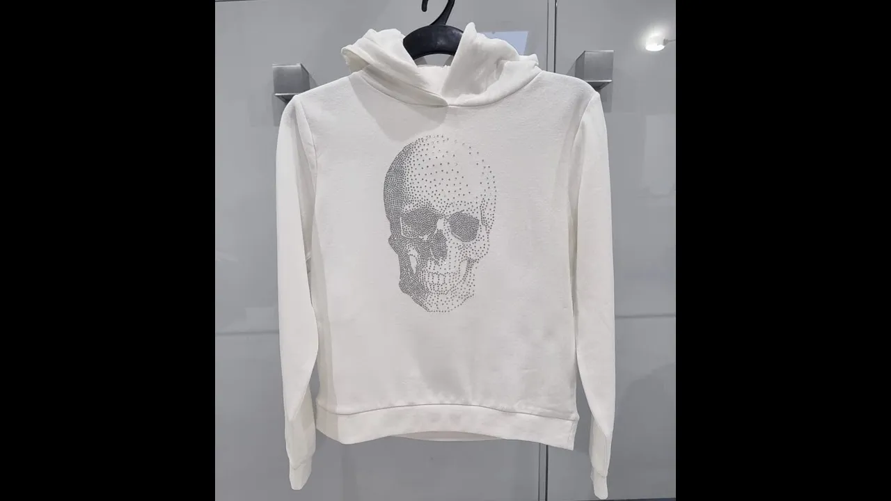 Zdjęcie Blask na lata! Jak trwale przykleić kryształki do bluzy?