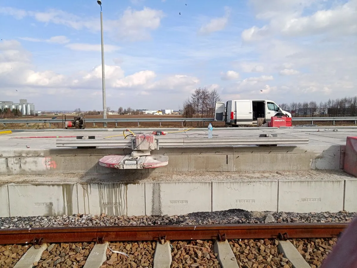 Zdjęcie Kucie betonu zbrojonego cena – poznaj ukryte koszty i czynniki wpływające na ceny