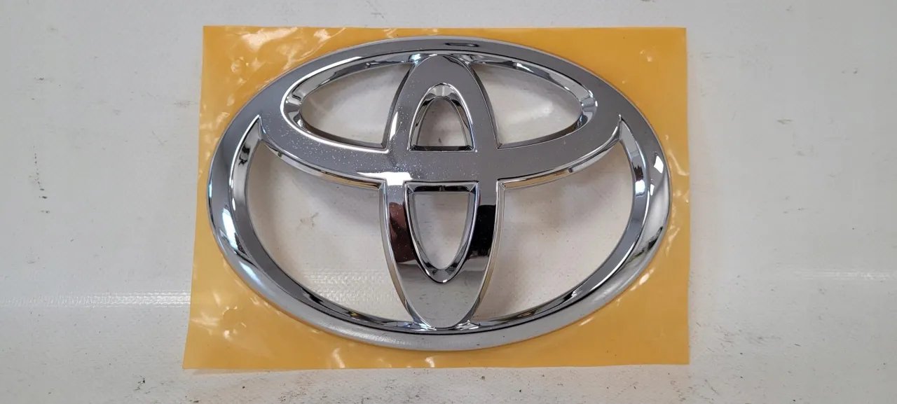 Zdjęcie Toyota: Tajemnicze znaczenie znaczka - symbolika logo marki