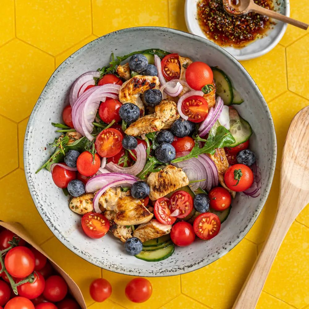 Zdjęcie Ensalada de pollo y lechuga y tomate: receta fácil y deliciosa para disfrutar