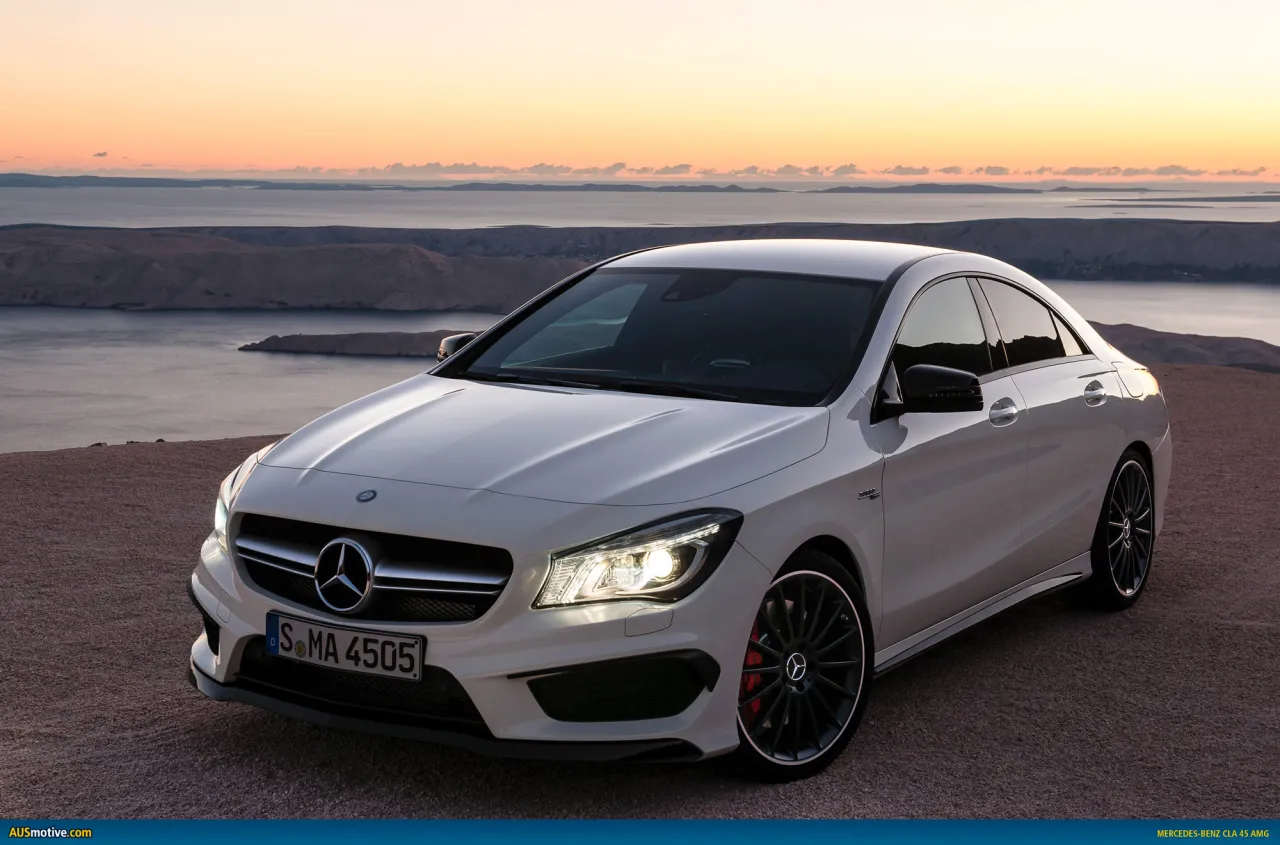 Zdjęcie Mercedes CLA 45 AMG - specyfikacje, cena i porównania z konkurencją