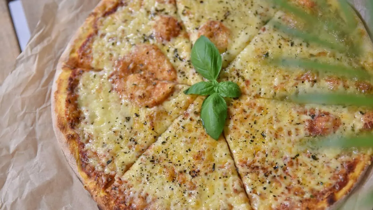Zdjęcie Ile kalorii ma pizza kebab? Sprawdź, co wpływa na jej kaloryczność!