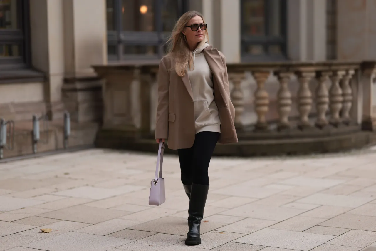Zdjęcie Jaką bluzkę do legginsów wybrać, aby wyglądać stylowo i modnie?