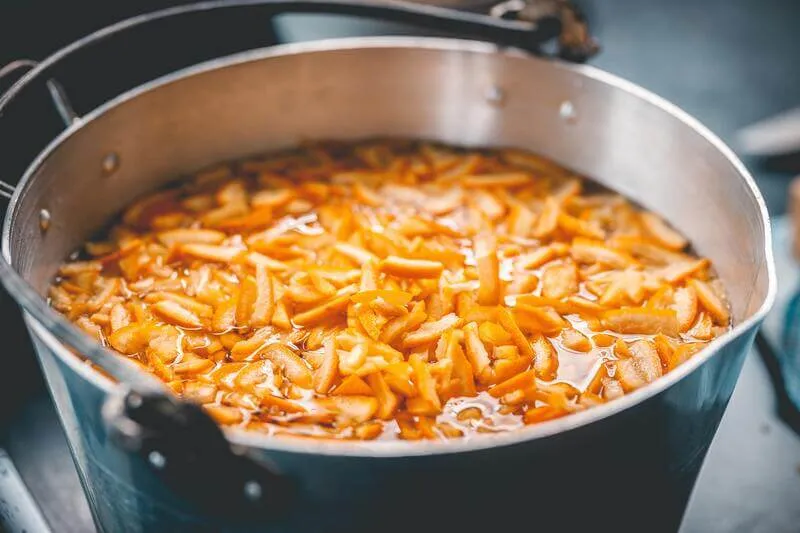 Zdjęcie Kandyzowana skórka pomarańczowa - prosty przepis | 5 sposobów