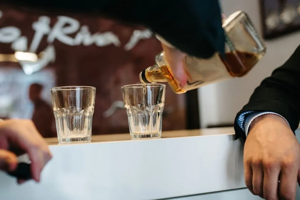 Zdjęcie Jak stworzyć wyjątkowy drink bar na wesele DIY, który zachwyci gości