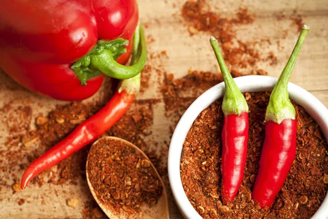 Zdjęcie Pieprz cayenne na odchudzanie – jak stosować, dawkowanie i skutki uboczne