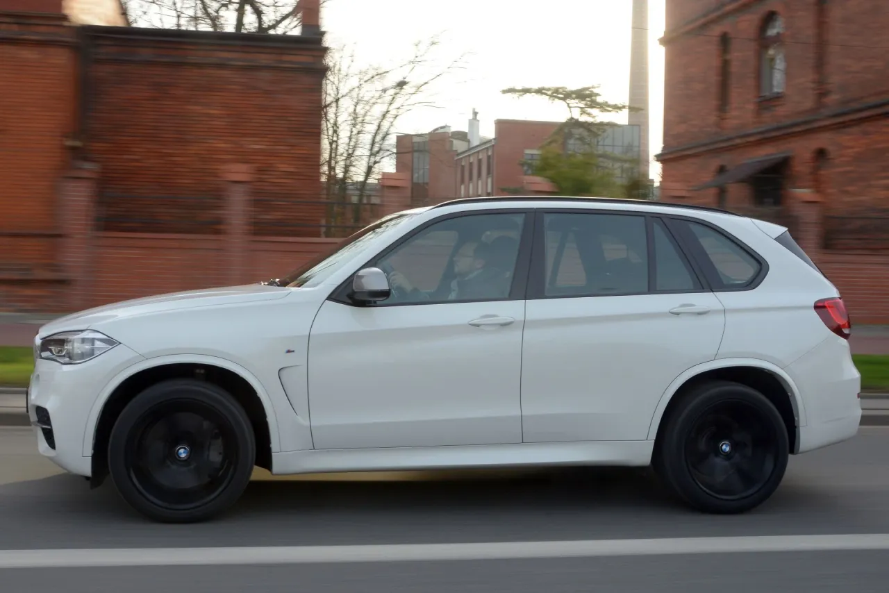 Zdjęcie BMW X5 F15 opinie: który silnik zapewnia najlepsze osiągi i oszczędność?
