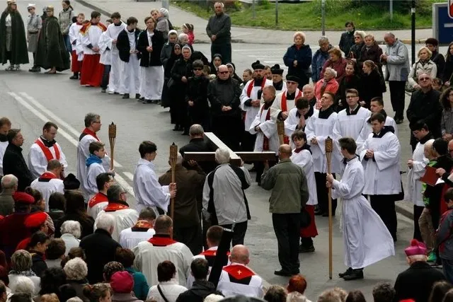 Zdjęcie Czy po 60 roku życia obowiązuje post w piątki? Sprawdź zasady.