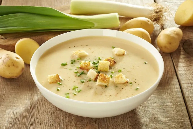 Zdjęcie Jaką zupę do placków ziemniaczanych wybrać, aby zachwycić smakiem?