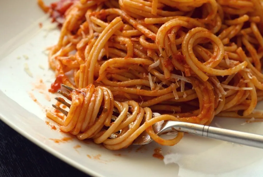 Zdjęcie Jak zawekować sos do spaghetti, aby uniknąć psucia się potrawy