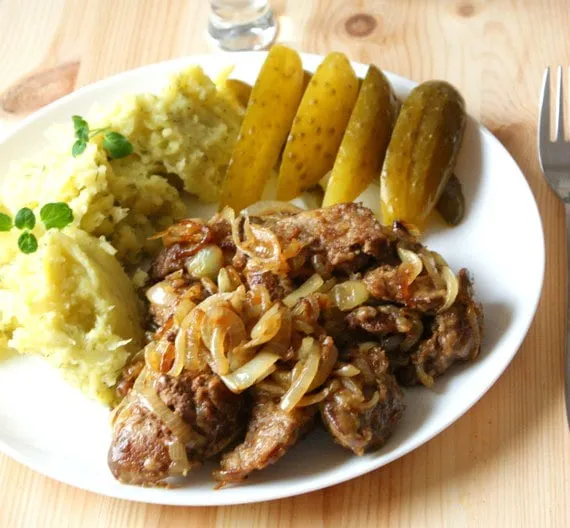 Zdjęcie Idealna wątr&oacute;bka z cebulą: Miękka, soczysta i bez goryczki!