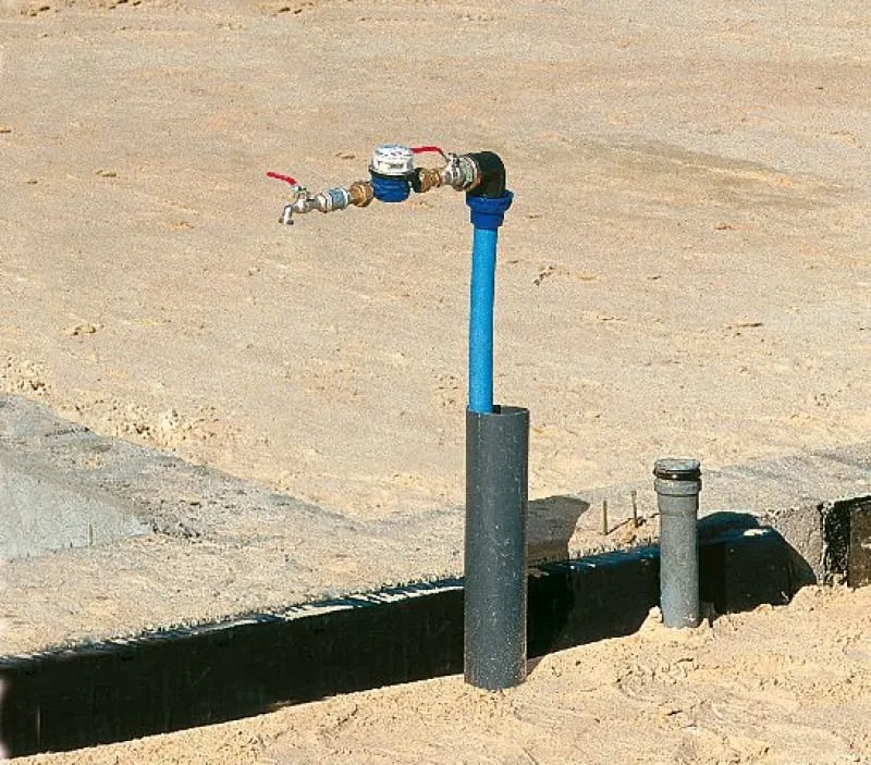 Zdjęcie Rodzaje rur do instalacji wodnej pod fundamentem - jaką rurę wybrać?