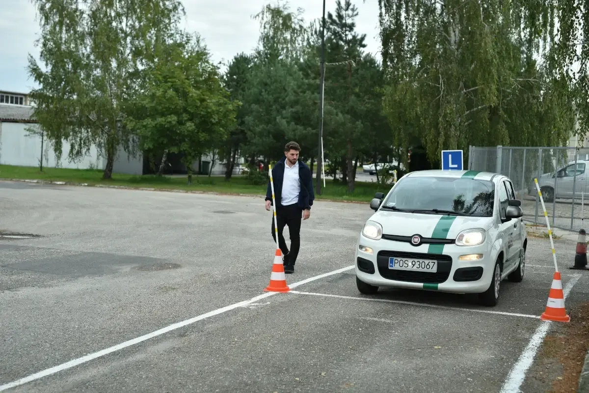 Zdjęcie Ile kosztuje prawo jazdy kat A1? Sprawdź ukryte wydatki i oszczędności