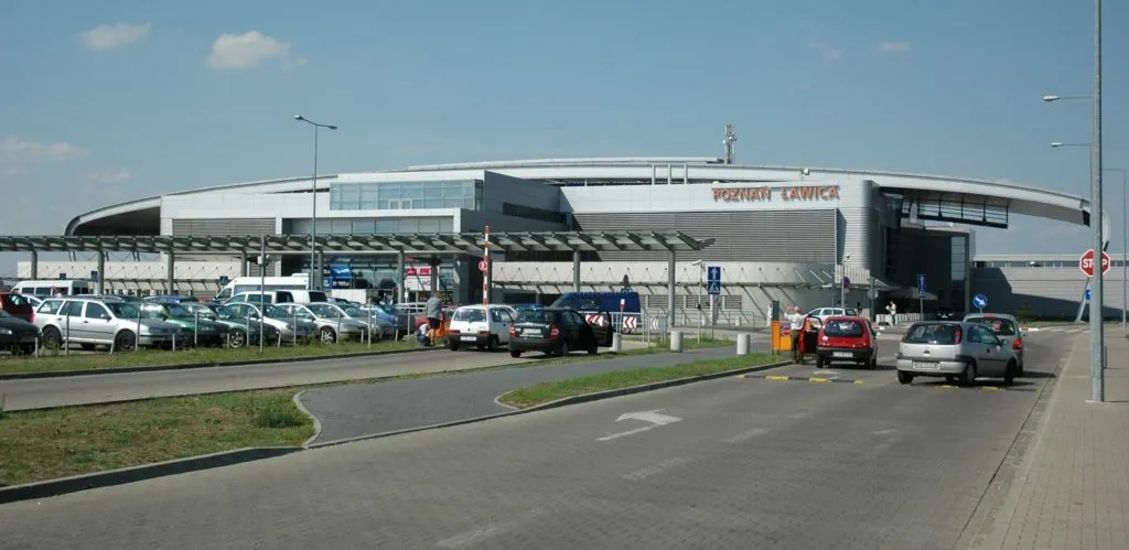 Zdjęcie Na jakiej ulicy jest lotnisko w Poznaniu? Oto ważne informacje