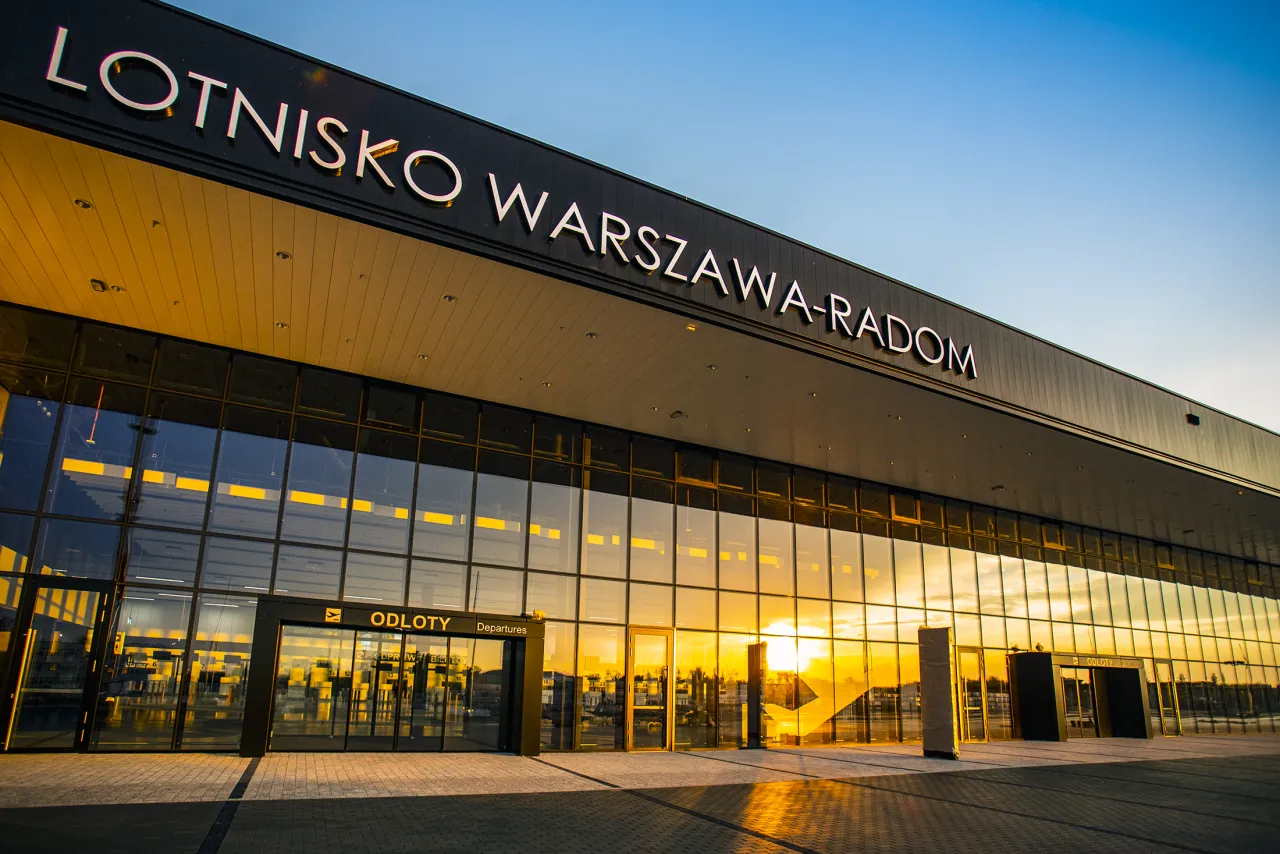 Zdjęcie Lotnisko w Radomiu kiedy otwarcie? Wszystko o inauguracji i historiach