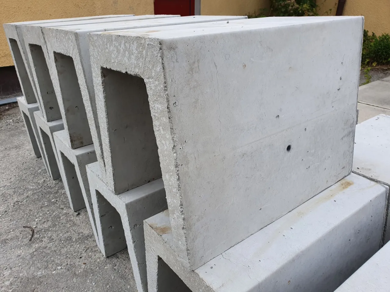 Zdjęcie Betonowe odpływy wody: skuteczne rozwiązania odwodnieniowe