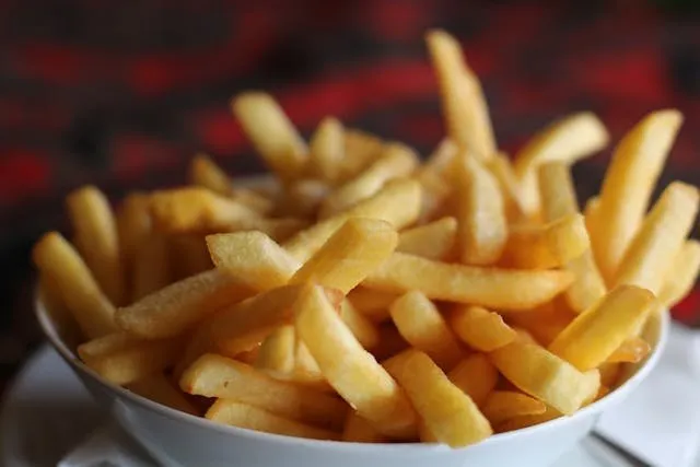 Zdjęcie Ile kalorii mają małe frytki z McDonald's? Zaskakujące fakty o kaloriach