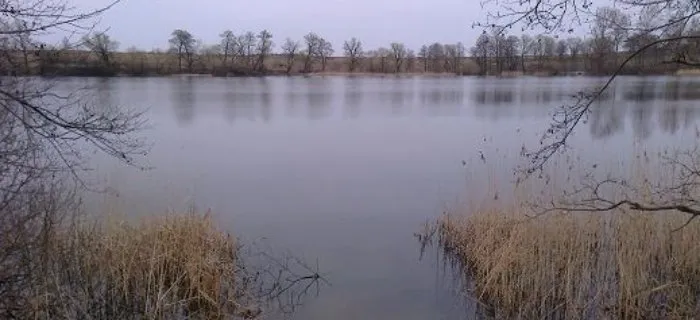 Zdjęcie Jezioro Grójeckie - raj dla wędkarzy z bogatym łowiskiem sandaczowym