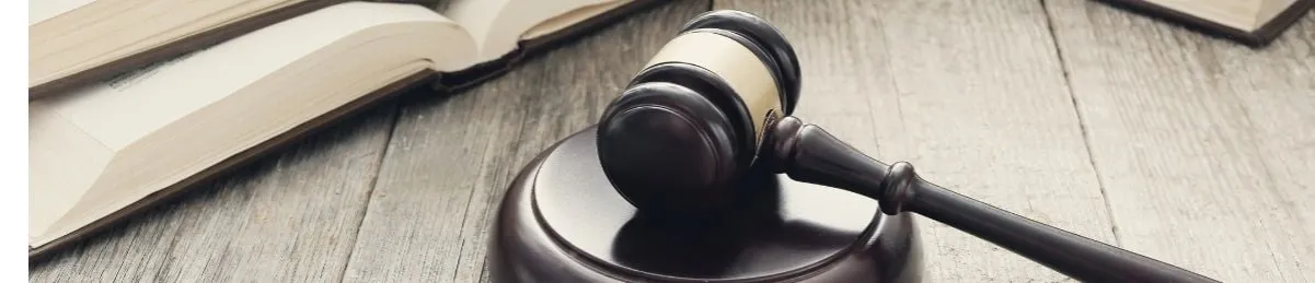 Zdjęcie Co robi adwokat w sądzie? Poznaj jego kluczowe obowiązki i rolę