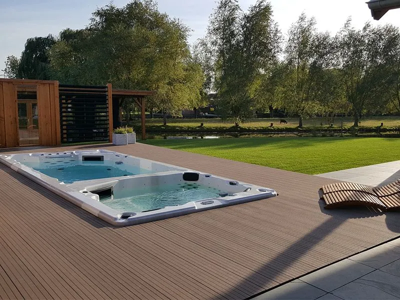 Zdjęcie Idealne baseny i jacuzzi z hydromasażem dla rodzinnej relaksacji
