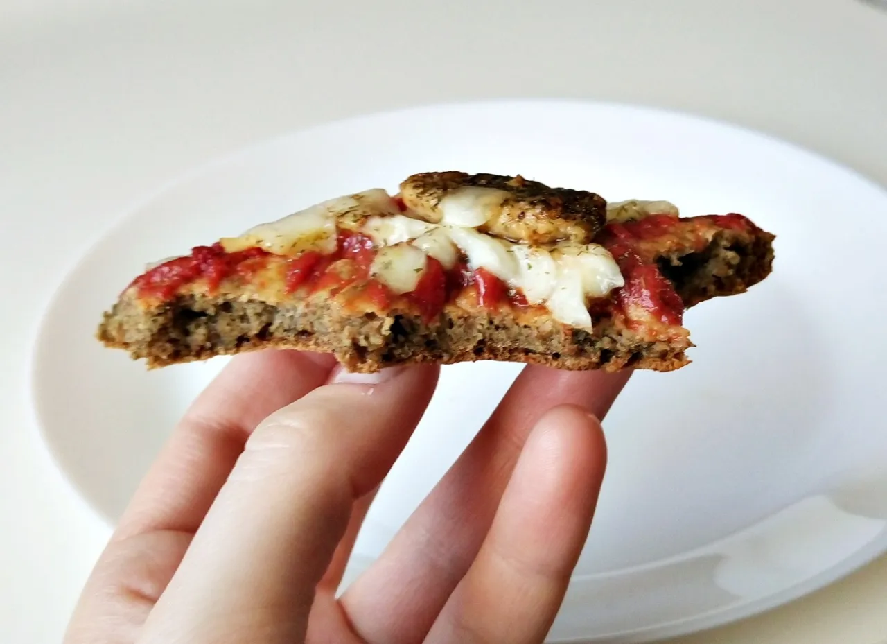 Zdjęcie Najsmaczniejsza fit pizza z patelni w 15 minut - szybki przepis bez piekarnika