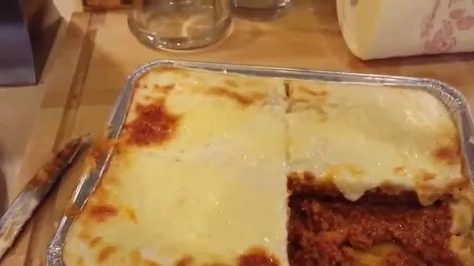Zdjęcie Jak idealnie podgrzać lasagne w mikrofali bez wysuszenia i utraty smaku