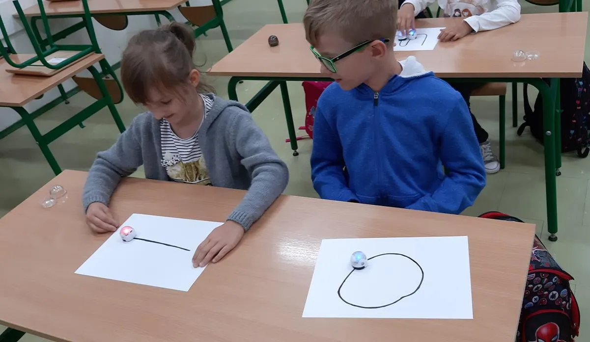 Zdjęcie Zajęcia rozwijające z matematyki w szkole podstawowej, które inspirują uczniów