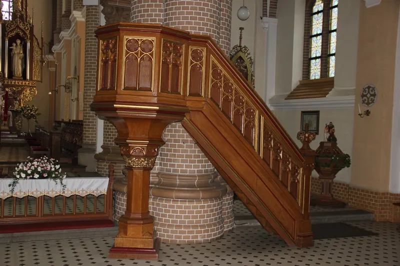 Zdjęcie Co to jest ambona w kościele i jej znaczenie w liturgii?