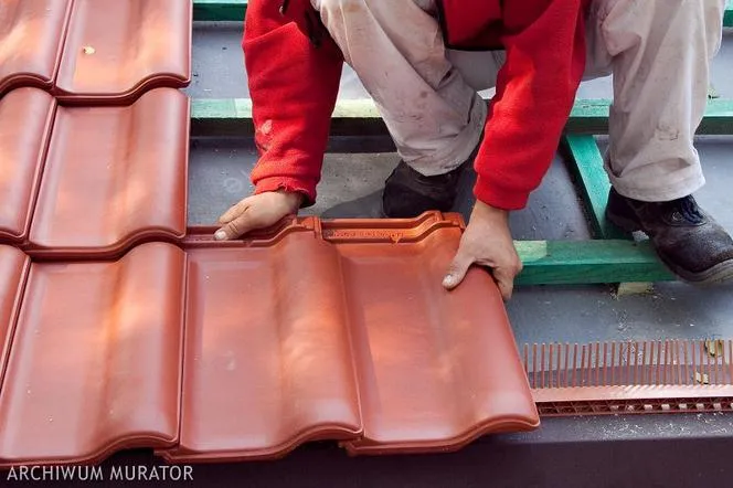 Zdjęcie Ile kosztuje m² dachu z dachówki ceramicznej? Cena, która Cię zaskoczy!