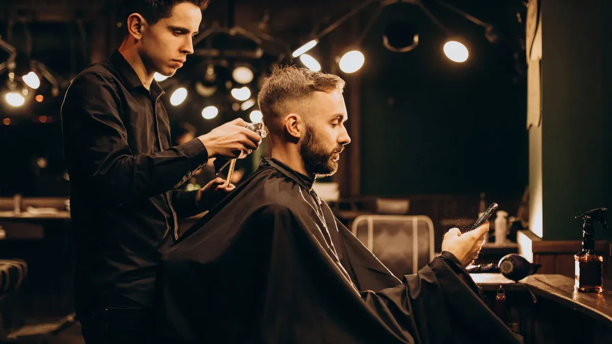 Zdjęcie Ile można zarobić na barber shopie? Poznaj realne zyski i koszty biznesu