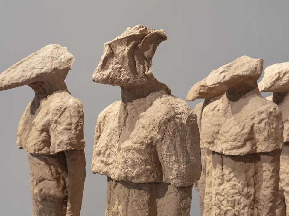 Zdjęcie Abakanowicz rzeźby: Fascynujące dzieła, które zmieniają sztukę