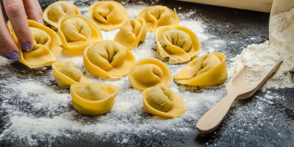 Zdjęcie Jak podawać tortellini z mięsem, aby zaskoczyć swoich gości?