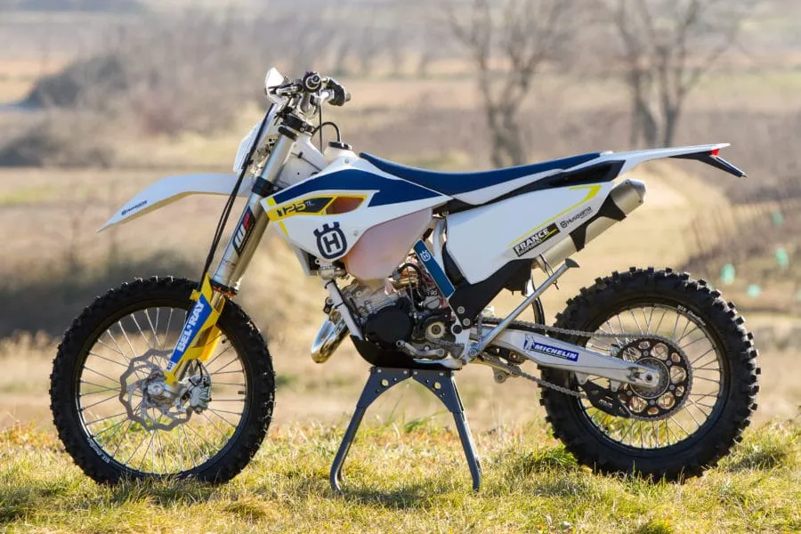 Zdjęcie Husqvarna 125 Enduro: wszystko, co musisz wiedzieć przed zakupem i eksploatacją