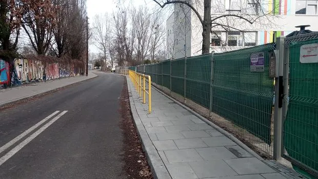 Zdjęcie Chodnik jako atrapa rozwoju: krytyka inwestycji w infrastrukturę